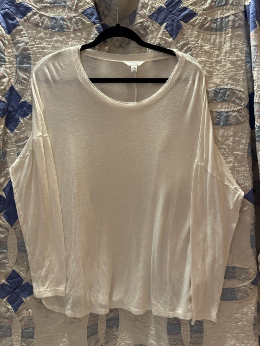 Time and Tru Lightweight White Long-Sleeve Women’s Top